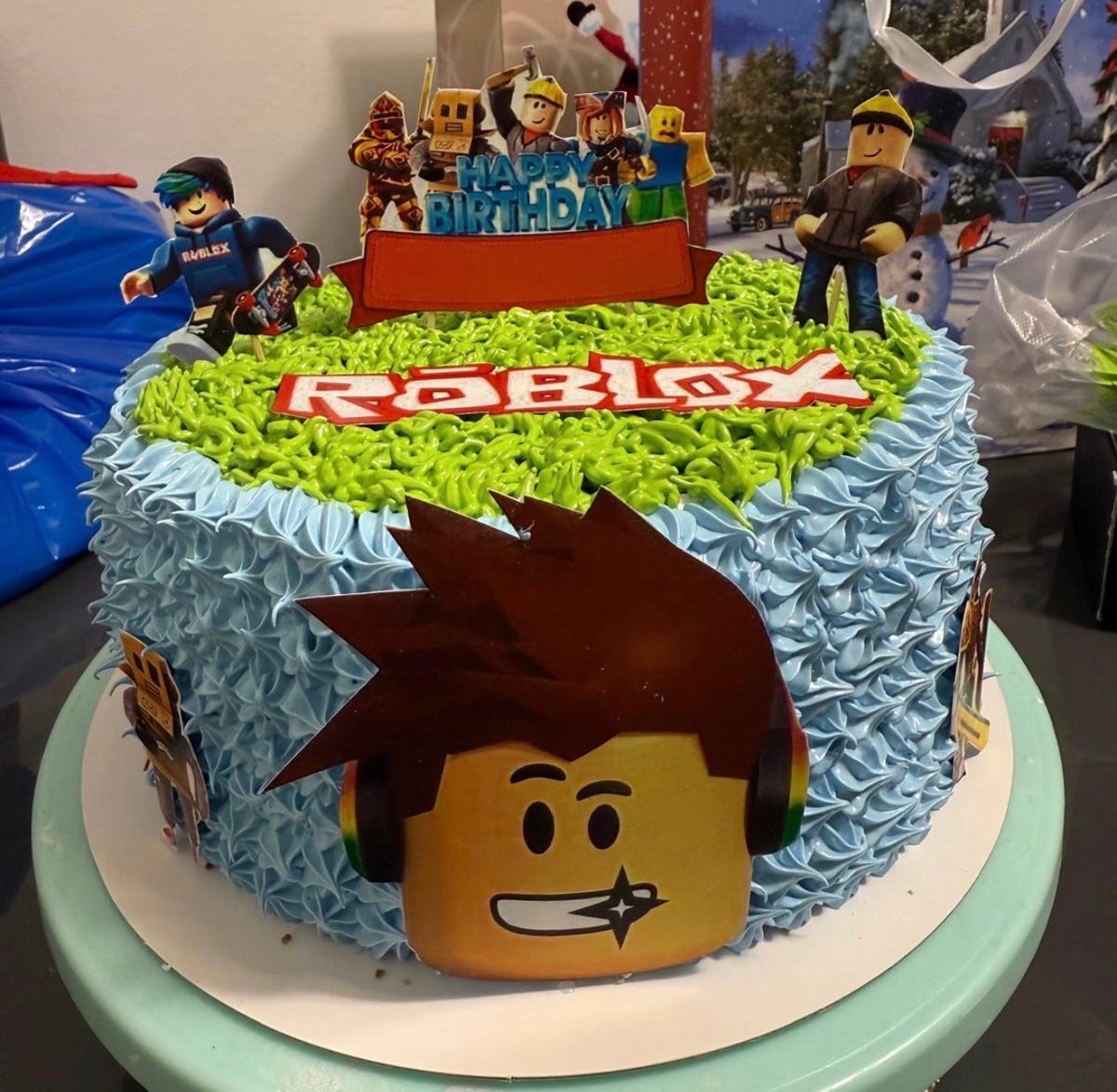 Cake cubano personalizado con temática de Roblox para cumpleaños, de Will & Mill en Miami
